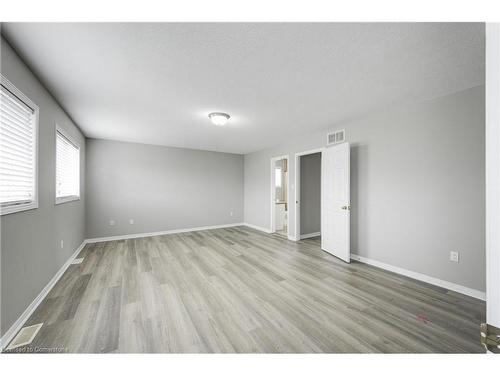 574 Alberta Avenue, Woodstock, ON - Indoor Photo Showing Other Room