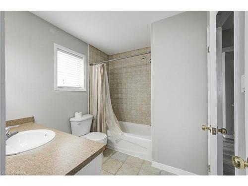 574 Alberta Avenue, Woodstock, ON - Indoor Photo Showing Bathroom