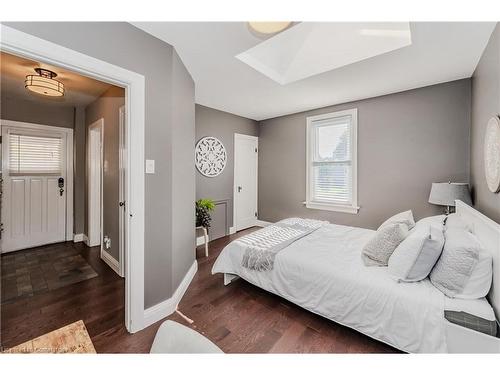 7 Richmond Avenue, Kitchener, ON - Indoor Photo Showing Bedroom