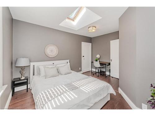 7 Richmond Avenue, Kitchener, ON - Indoor Photo Showing Bedroom