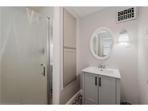 7 Richmond Avenue, Kitchener, ON - Indoor Photo Showing Bathroom