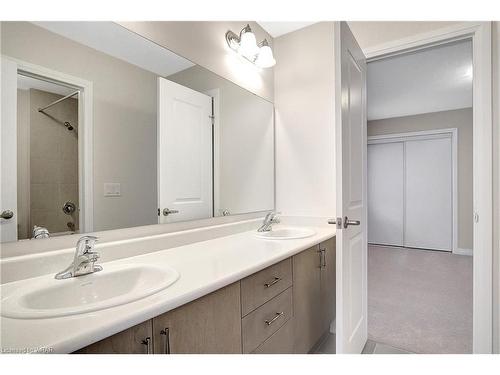 53 Rustic Oak Trail Trail, Ayr, ON - Indoor Photo Showing Bathroom