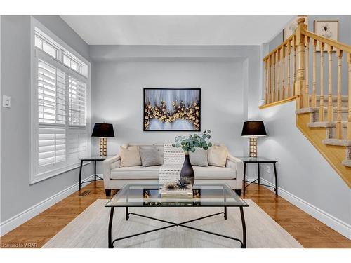 618 Thomas Slee Drive, Kitchener, ON - Indoor Photo Showing Living Room