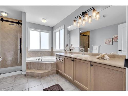 618 Thomas Slee Drive, Kitchener, ON - Indoor Photo Showing Bathroom