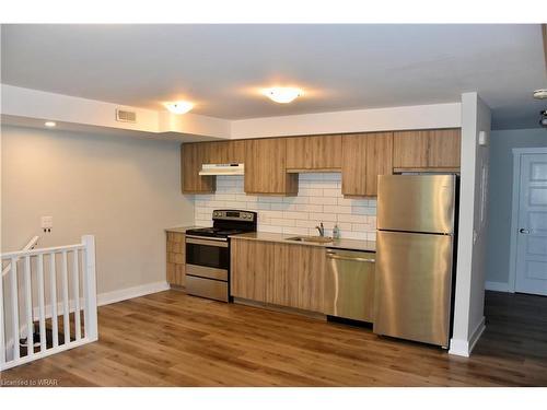 120 Westminster Drive S, Cambridge, ON - Indoor Photo Showing Kitchen With Stainless Steel Kitchen