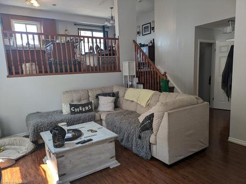 110 Iron Gate Street, Kitchener, ON - Indoor Photo Showing Living Room