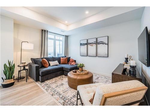 A4-405 Myers Road, Cambridge, ON - Indoor Photo Showing Living Room