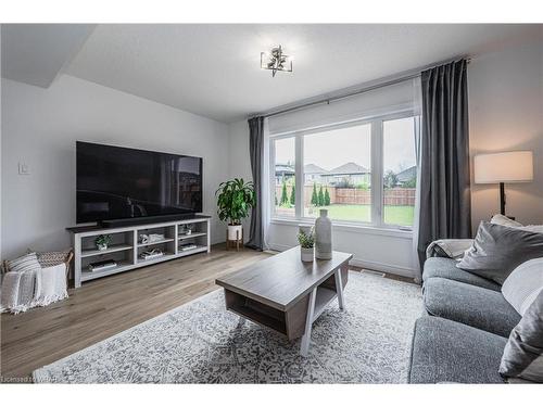 919 Hannah Avenue S, Listowel, ON - Indoor Photo Showing Living Room