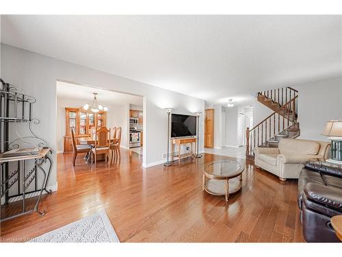 170 Benvenuto Crescent, Hamilton, ON - Indoor Photo Showing Living Room