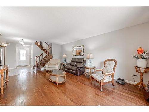 170 Benvenuto Crescent, Hamilton, ON - Indoor Photo Showing Living Room