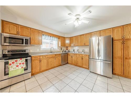 170 Benvenuto Crescent, Hamilton, ON - Indoor Photo Showing Kitchen