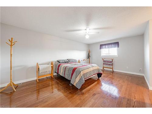 170 Benvenuto Crescent, Hamilton, ON - Indoor Photo Showing Bedroom