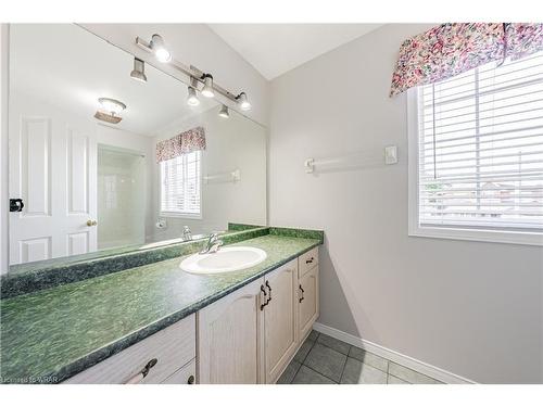 170 Benvenuto Crescent, Hamilton, ON - Indoor Photo Showing Bathroom