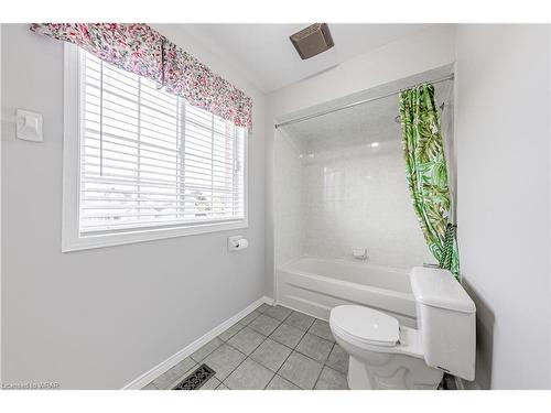 170 Benvenuto Crescent, Hamilton, ON - Indoor Photo Showing Bathroom