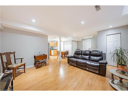 170 Benvenuto Crescent, Hamilton, ON - Indoor Photo Showing Living Room