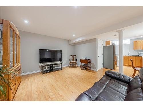 170 Benvenuto Crescent, Hamilton, ON - Indoor Photo Showing Living Room