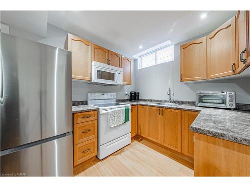 170 Benvenuto Crescent, Hamilton, ON - Indoor Photo Showing Kitchen