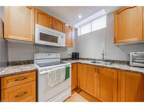 170 Benvenuto Crescent, Hamilton, ON - Indoor Photo Showing Kitchen