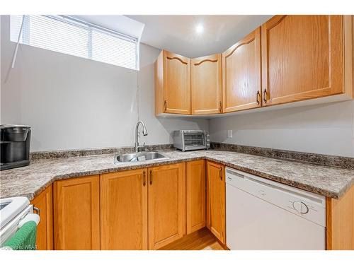 170 Benvenuto Crescent, Hamilton, ON - Indoor Photo Showing Kitchen