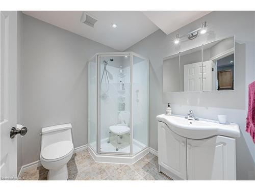 170 Benvenuto Crescent, Hamilton, ON - Indoor Photo Showing Bathroom