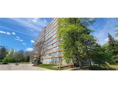 806-3227 King Street E, Kitchener, ON - Outdoor