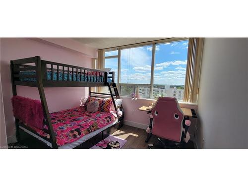 806-3227 King Street E, Kitchener, ON - Indoor Photo Showing Bedroom