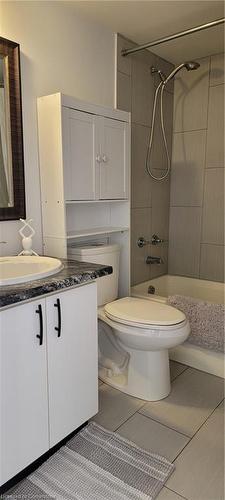 806-3227 King Street E, Kitchener, ON - Indoor Photo Showing Bathroom