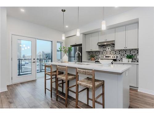 A003-5 Benninger Drive, Kitchener, ON - Indoor Photo Showing Kitchen With Upgraded Kitchen