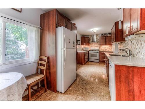 54 Roslin Avenue S, Waterloo, ON - Indoor Photo Showing Kitchen