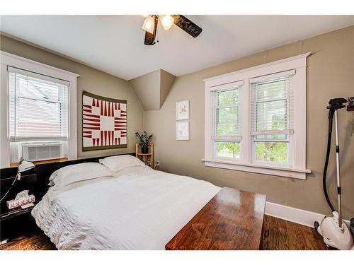 178-180 Samuel Street, Kitchener, ON - Indoor Photo Showing Bedroom