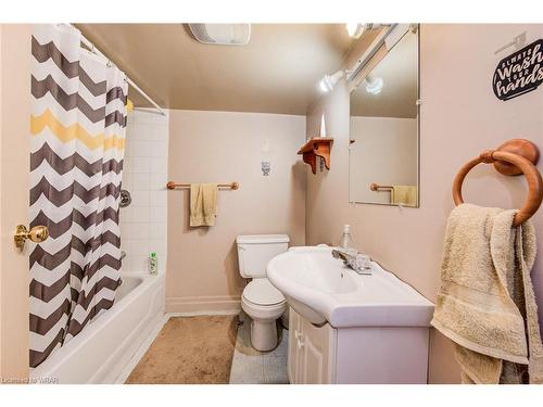 178-180 Samuel Street, Kitchener, ON - Indoor Photo Showing Bathroom