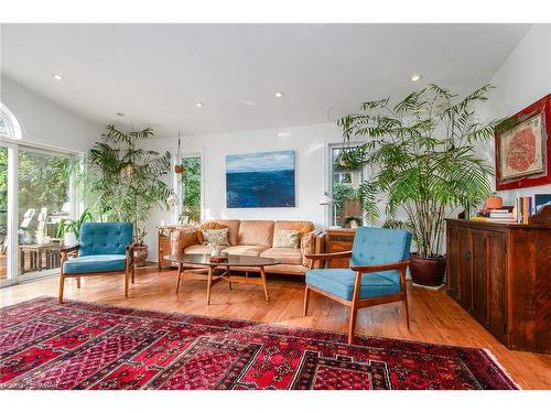 52 Water Street E, Elora, ON - Indoor Photo Showing Living Room