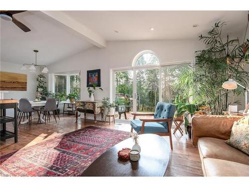 52 Water Street E, Elora, ON - Indoor Photo Showing Living Room