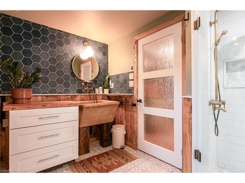 52 Water Street E, Elora, ON - Indoor Photo Showing Bathroom