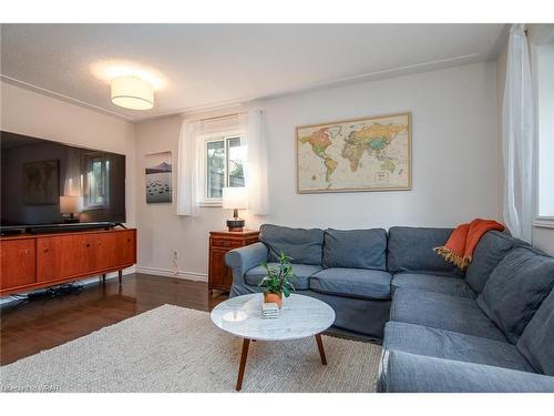 52 Water Street E, Elora, ON - Indoor Photo Showing Living Room