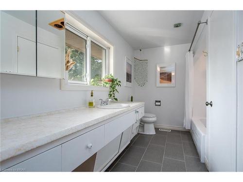 52 Water Street E, Elora, ON - Indoor Photo Showing Bathroom