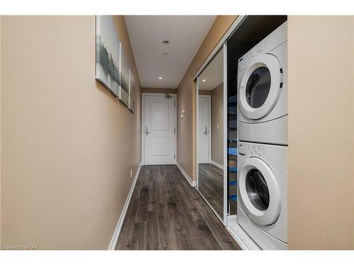 310-3563 Lake Shore Boulevard W, Toronto, ON - Indoor Photo Showing Laundry Room