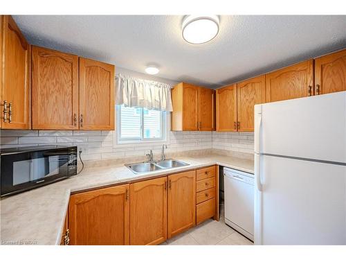 140 Broken Oak Crescent, Kitchener, ON - Indoor Photo Showing Kitchen With Double Sink