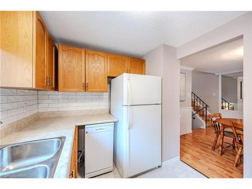 140 Broken Oak Crescent, Kitchener, ON - Indoor Photo Showing Kitchen