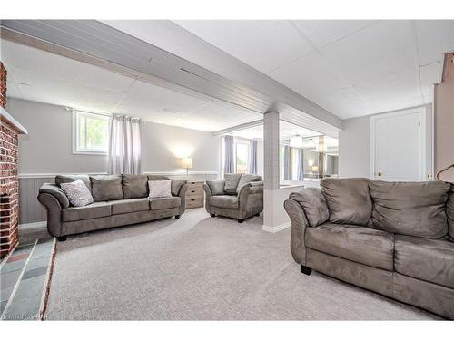 140 Broken Oak Crescent, Kitchener, ON - Indoor Photo Showing Living Room