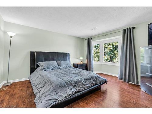 182 Rolling Meadows Drive, Kitchener, ON - Indoor Photo Showing Bedroom