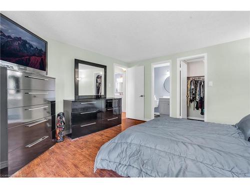 182 Rolling Meadows Drive, Kitchener, ON - Indoor Photo Showing Bedroom