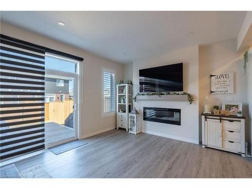 34 Curren Crescent, Tillsonburg, ON - Indoor Photo Showing Living Room With Fireplace