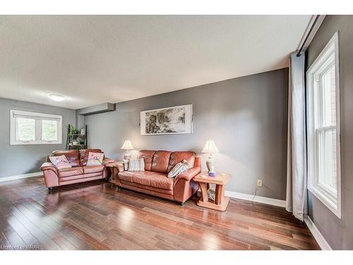 494 Burnett Avenue, Cambridge, ON - Indoor Photo Showing Living Room