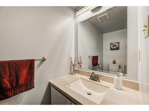 494 Burnett Avenue, Cambridge, ON - Indoor Photo Showing Bathroom