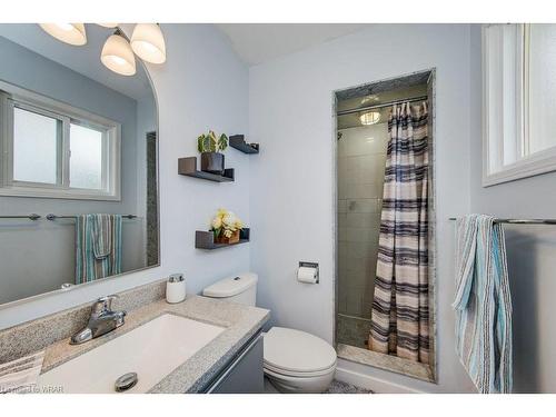 494 Burnett Avenue, Cambridge, ON - Indoor Photo Showing Bathroom