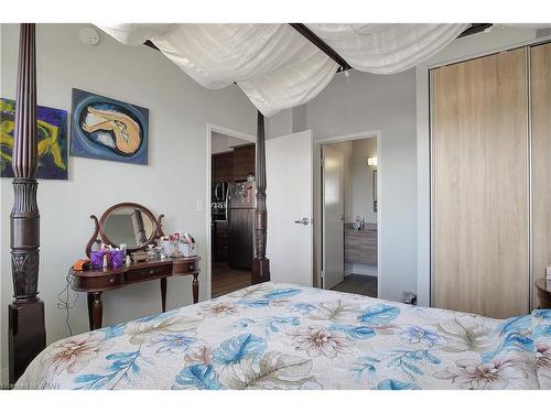 1501-318 Spruce Street, Waterloo, ON - Indoor Photo Showing Bedroom