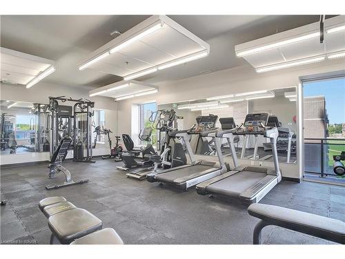 1501-318 Spruce Street, Waterloo, ON - Indoor Photo Showing Gym Room