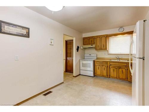 582 Skylark Road, Waterloo, ON - Indoor Photo Showing Kitchen With Double Sink