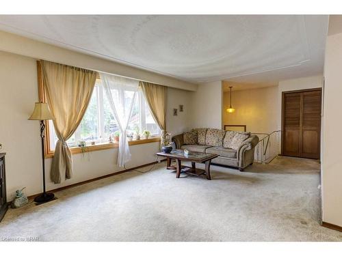 582 Skylark Road, Waterloo, ON - Indoor Photo Showing Living Room